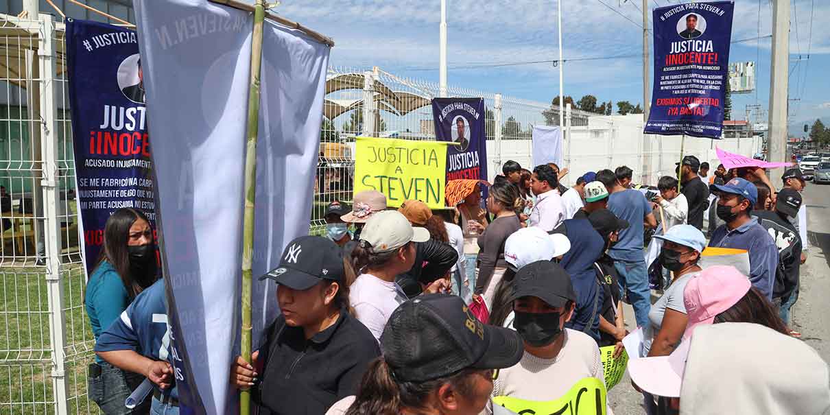 Familiares y amigos se plantaron en la Casa de Justicia