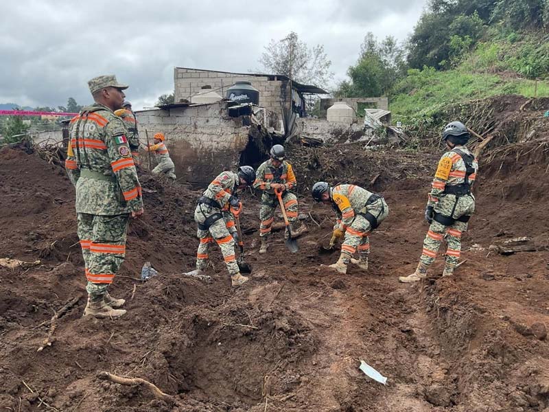 Suman 21 muertos por lluvias en Puebla; continúan labores de rescate en la Sierra Norte
