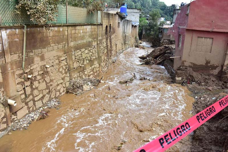 Suman 21 muertos por lluvias en Puebla; continúan labores de rescate en la Sierra Norte