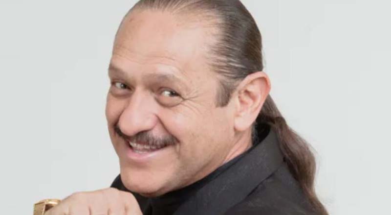 Teo González vuelve a Puebla con su show “El comediante de la cola de caballo”