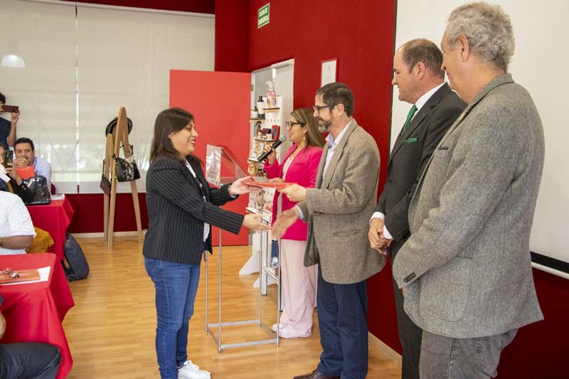 Ibero y VWFS impulsaron capacitación de 54 microempresas locales