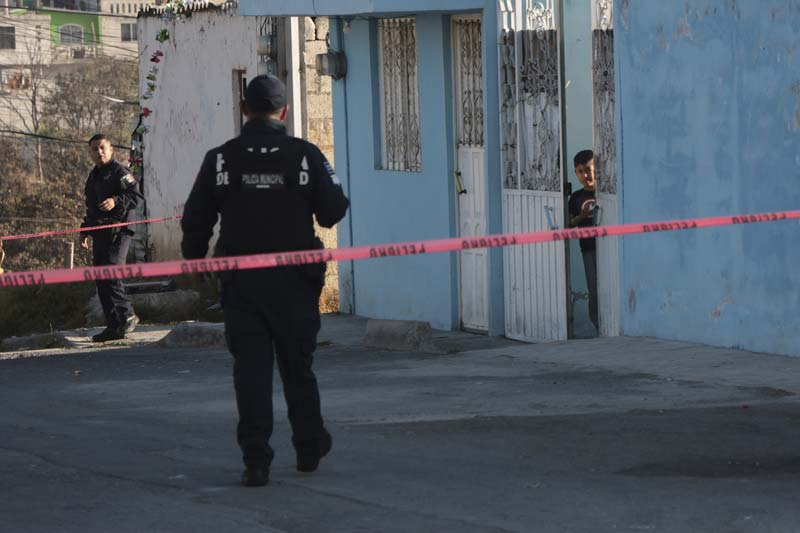 Hallan cuerpo embolsado con amenazas en San Pablo Xochimehuacán