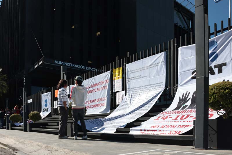 Trabajadores bloquearon el SAT Angelópolis por negarles incremento salarial