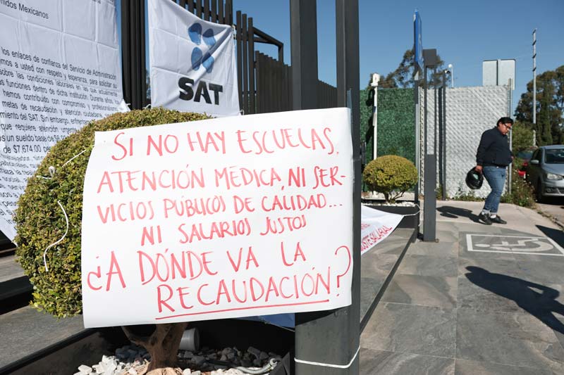 Trabajadores bloquearon el SAT Angelópolis por negarles incremento salarial