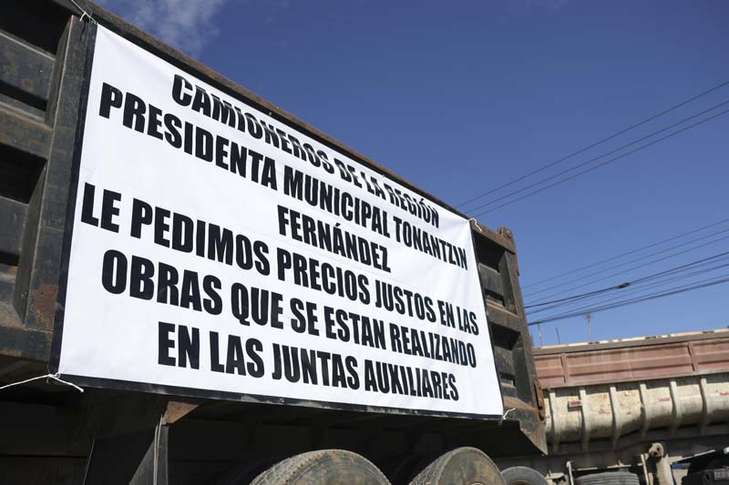 Por conflicto cetemista transportistas cerraron la carretera federal Puebla-México