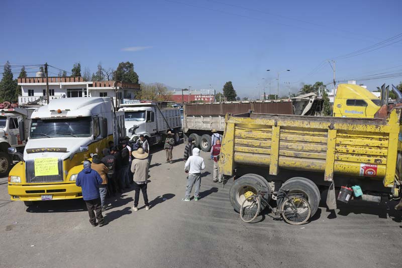 Por conflicto cetemista transportistas cerraron la carretera federal Puebla-México