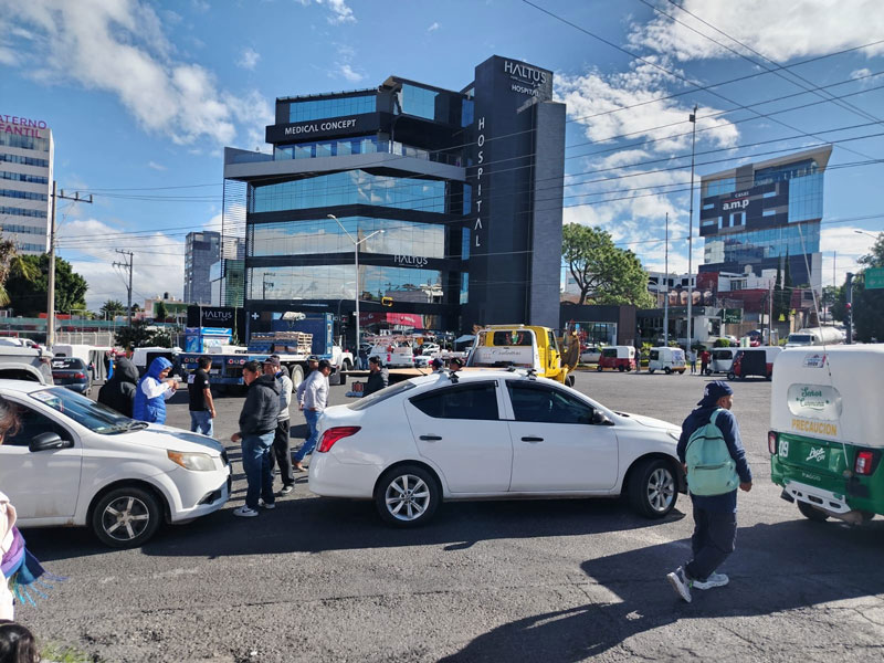 Integrantes de AMOTAC exigen justicia por el asesinato de Estanislao Hernández Lozano y mayor seguridad para los transportistas.