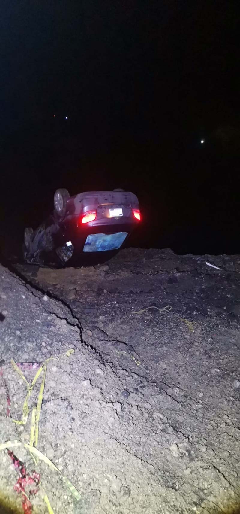 Borrachos chocan auto en la Sierra Norte y lo abandonan
