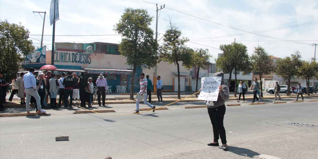 Vecinos del SUR de la capital bloquean la 11 Sur por falta de agua potable