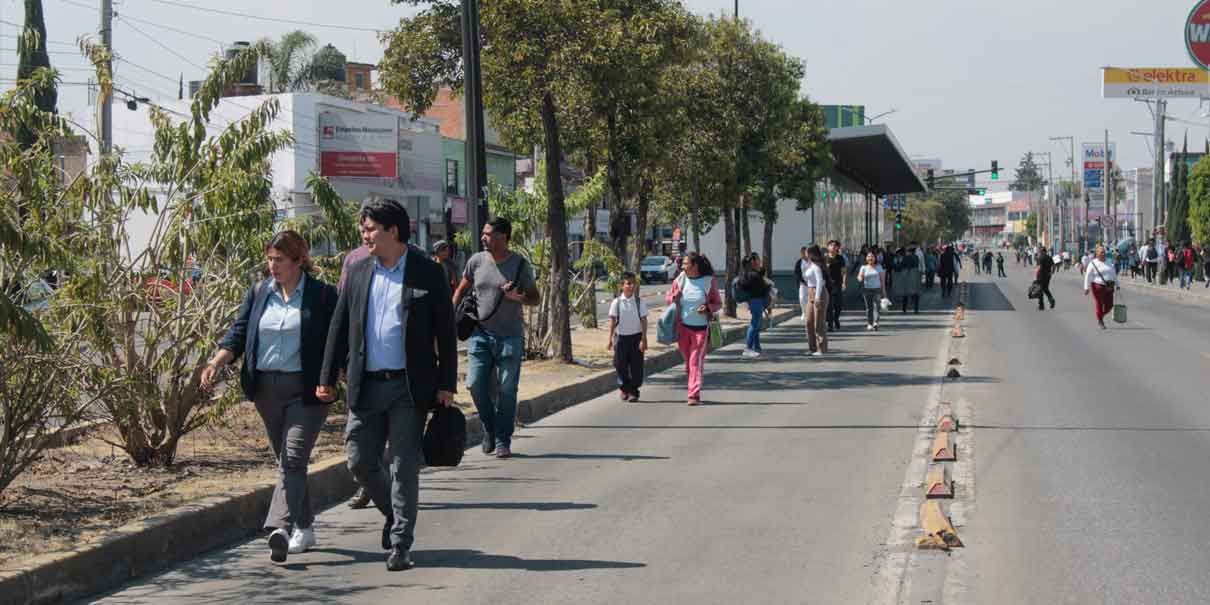 Vecinos del SUR de la capital bloquean la 11 Sur por falta de agua potable