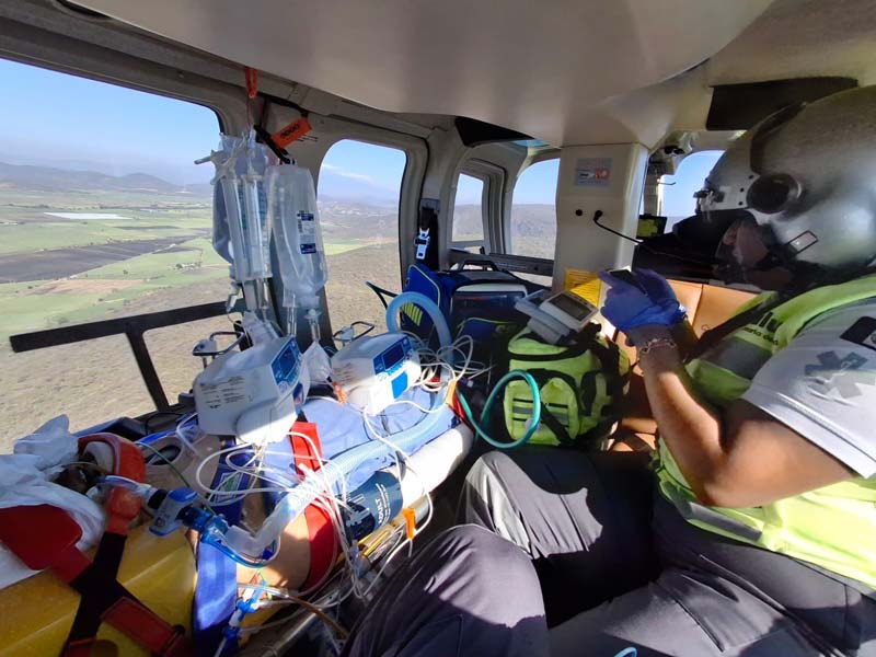 SUMA traslada a joven motociclista de Izúcar a Puebla para atención especializada