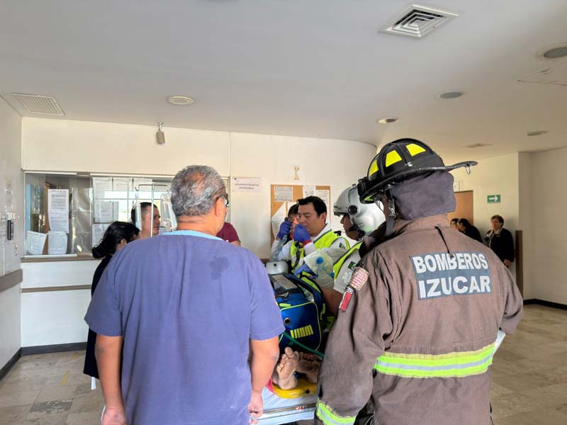 SUMA traslada a joven motociclista de Izúcar a Puebla para atención especializada