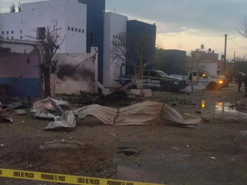 Atacan comandancia de Zacatecas con vehículo explosivo; tres uniformados lesionados
