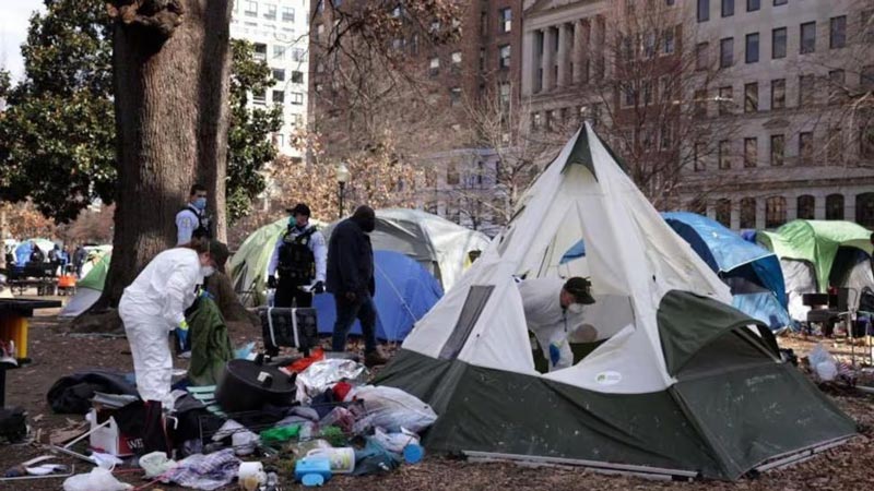 Expulsan personas sin hogar en Washington DC; Trump ordena acción inmediata y refuerza seguridad