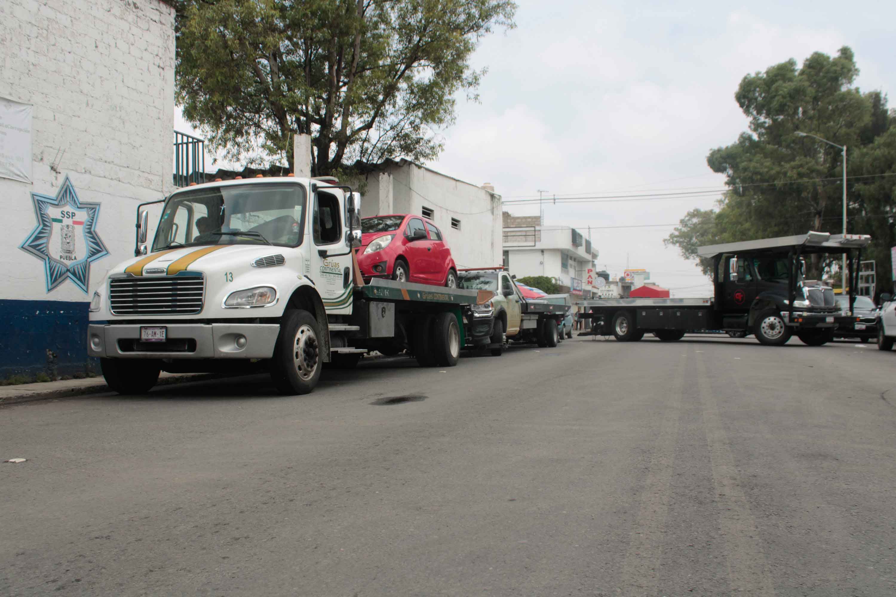 Una más de grúas, quieren cobrar 17 mil pesos por arrastre y entrega de auto