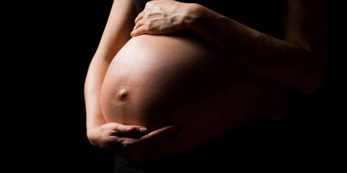 Una mujer da a luz en plena calle en Atlixco; no logró llegar al hospital