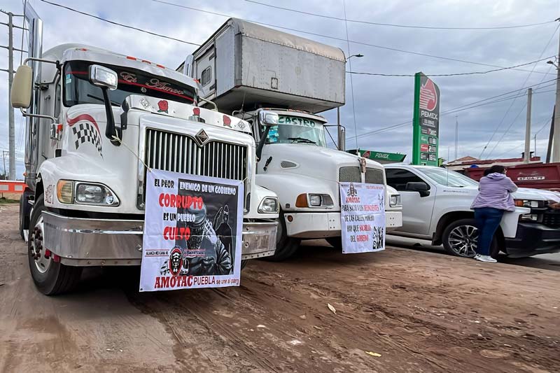 Paro de AMOTAC en la Vía Atlixcáyotl deja varados a usuarios de Atlixco rumbo a Puebla
