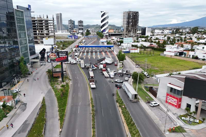 Paro de AMOTAC en la Vía Atlixcáyotl deja varados a usuarios de Atlixco rumbo a Puebla