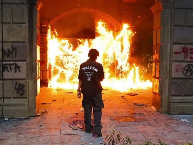 2 de octubre: Protesta pacífica termina en actos vandálicos