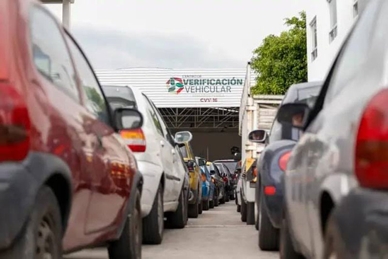 La multa por verificación extemporánea en Puebla es de 2 mil 346 pesos en 2026.