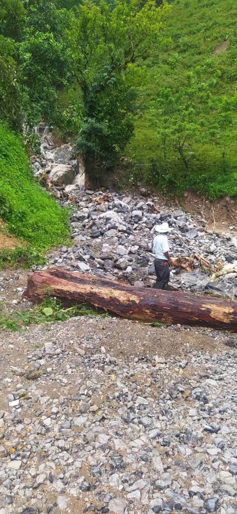 Tlacuilotepec incomunicado tras la tormenta Jerry: daños en puentes, viviendas y caminos