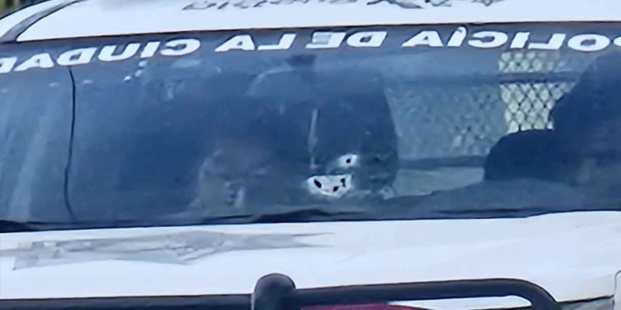 Balacera en Periférico deja una patrulla volcada