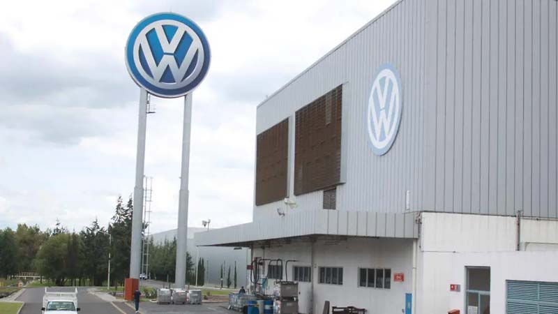 Volkswagen acuerda el reingreso de 611 técnicos y mantener la plantilla laboral.