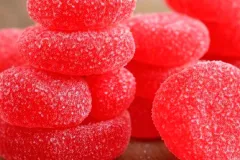 El colorante cancerígeno prohibido en EU; en México estos alimentos lo contienen