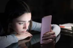 Riesgos en la salud mental por usar demasiado el celular