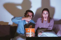 ¡Cine diario, mente feliz! Descubre los asombrosos beneficios de ver una película al día