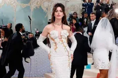 ¡La Locura! Anne Hathaway revela el primer look de Andy Sachs en “El Diablo Viste a la Moda 2