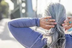 Envejecimiento del cabello y cáncer: científicos de Tokio revelan vínculo clave entre ambos procesos