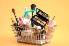 ¿Por qué preferimos comprar cosméticos en tiendas físicas?