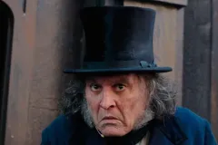 TRÁILER. Johnny Depp sorprende con su transformación en Ebenezer: una versión oscura de Cuento de Navidad