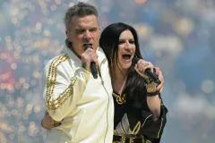 Laura Pausini y Robbie Williams en la ceremonia de clausura de la Copa Mundial de la FIFA 2026