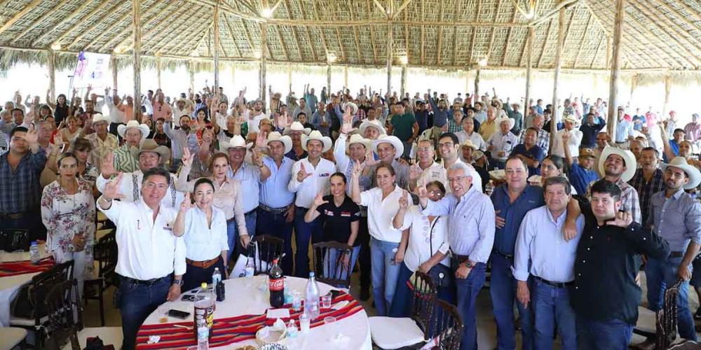 Lalo Rivera fortalecerá al sector ganadero de Xicotepec