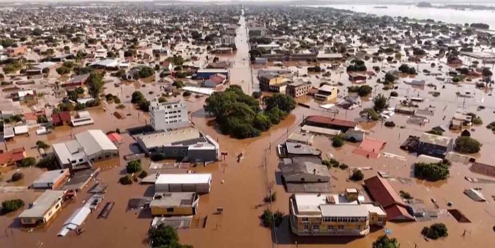 Suman 76 muertos y más de 100 permanecen desaparecidas  por inundaciones en Brasil