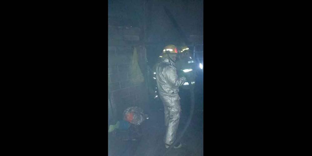 En Texmelucan, incendio de vivienda deja dos mujeres heridas