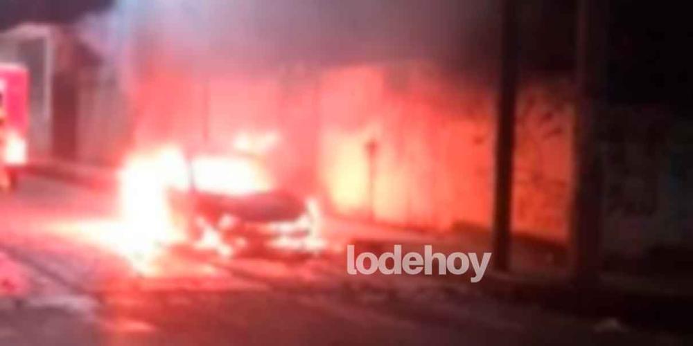 Policías de Chiautzingo frustran linchamient0 y pobladores incendian autos
