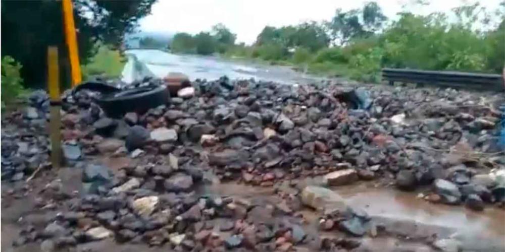 Reportan deslave en la Puebla-Orizaba tras intensas lluvias; cierran vialidad