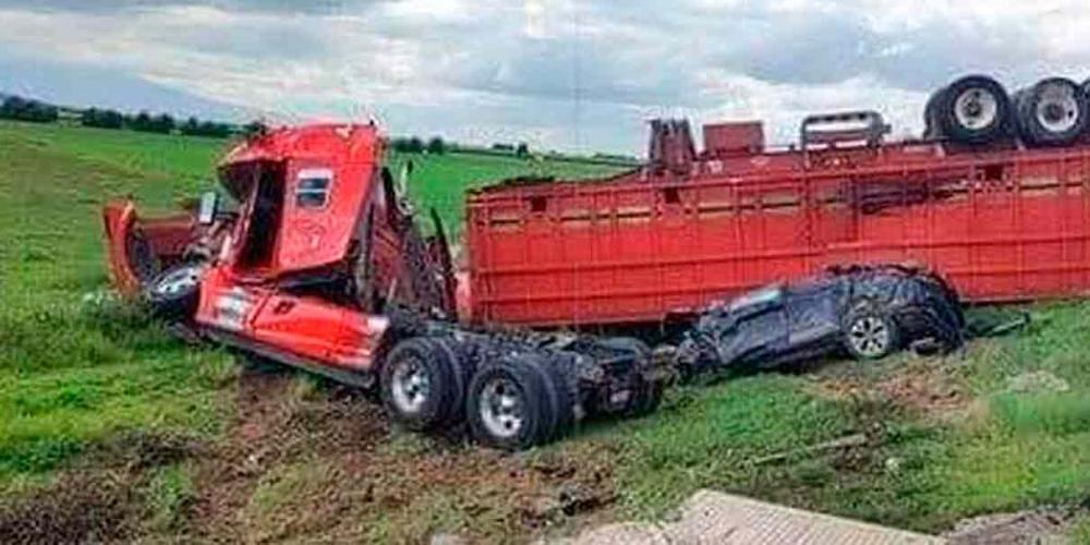 Camioneta se estrelló contra un tráiler en El Seco; hubo dos muertos