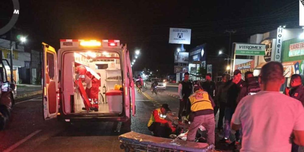 Auto avienta a hombre en Xicotepec