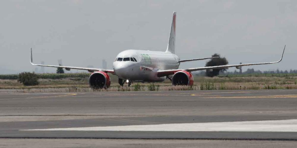 Cierran pistas del Aeropuerto Hermanos Serdán por caída de ceniza volcánica