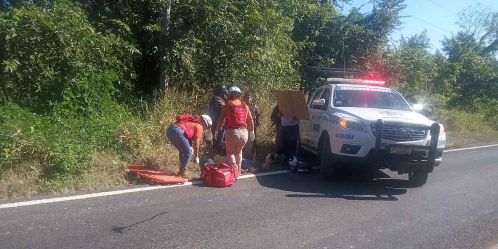 Con fracturas, golpes y amputación se lesiona pareja tras caer de una motocicleta