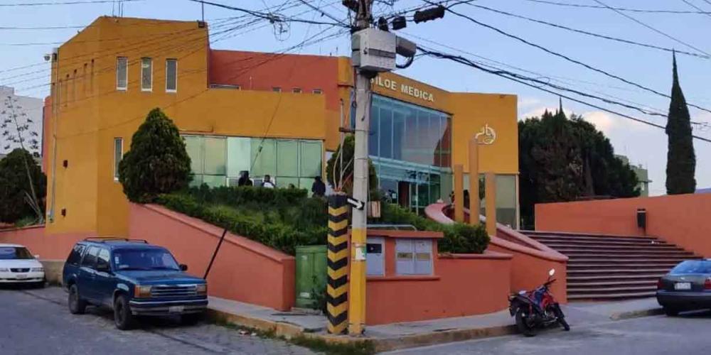 Fallece mujer abandonan en hospital de Tecamachalco; investigan posible feminicidio