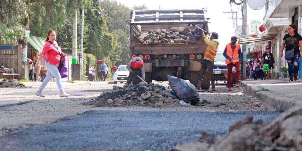 Supervisó Omar Muñoz trabajos de bacheo en Sanctorum 