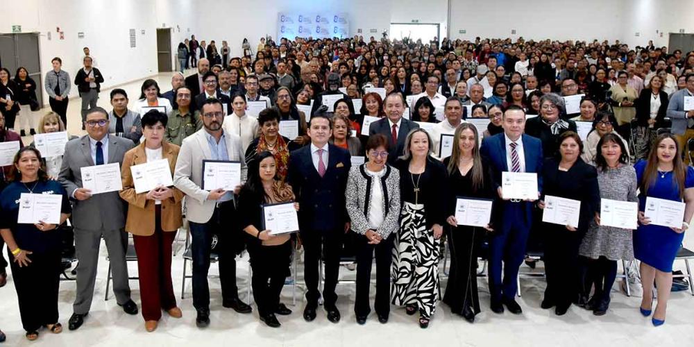 BUAP celebra 10 años de mentoría y tutoría académica con reconocimientos a profesores y estudiantes 