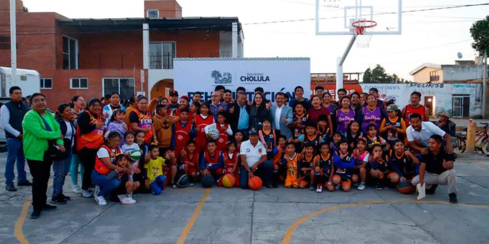 Alcaldesa de San Pedro Cholula reafirma compromiso con el deporte y rehabilita canchas