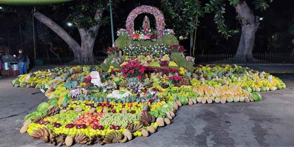 La Rotonda se viste de tradición, con la mega ofrenda a la Virgen de Guadalupe