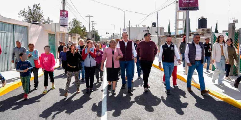 Entregó José Chedraui pavimentación de la calle Duraznos en Amalucan